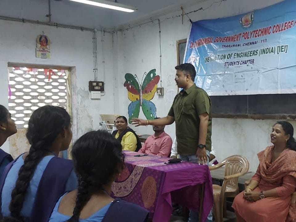 Ar S Babjee delivering a guest lecture at an architecture college in Chennai (4)