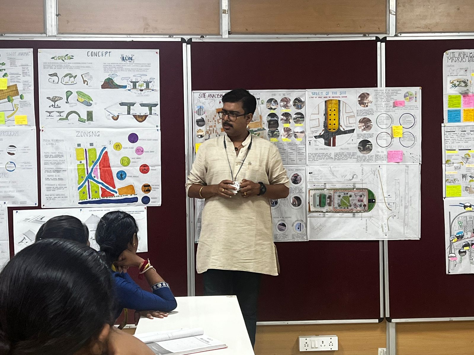 Ar S Babjee delivering a guest lecture at an architecture college in Chennai (2)