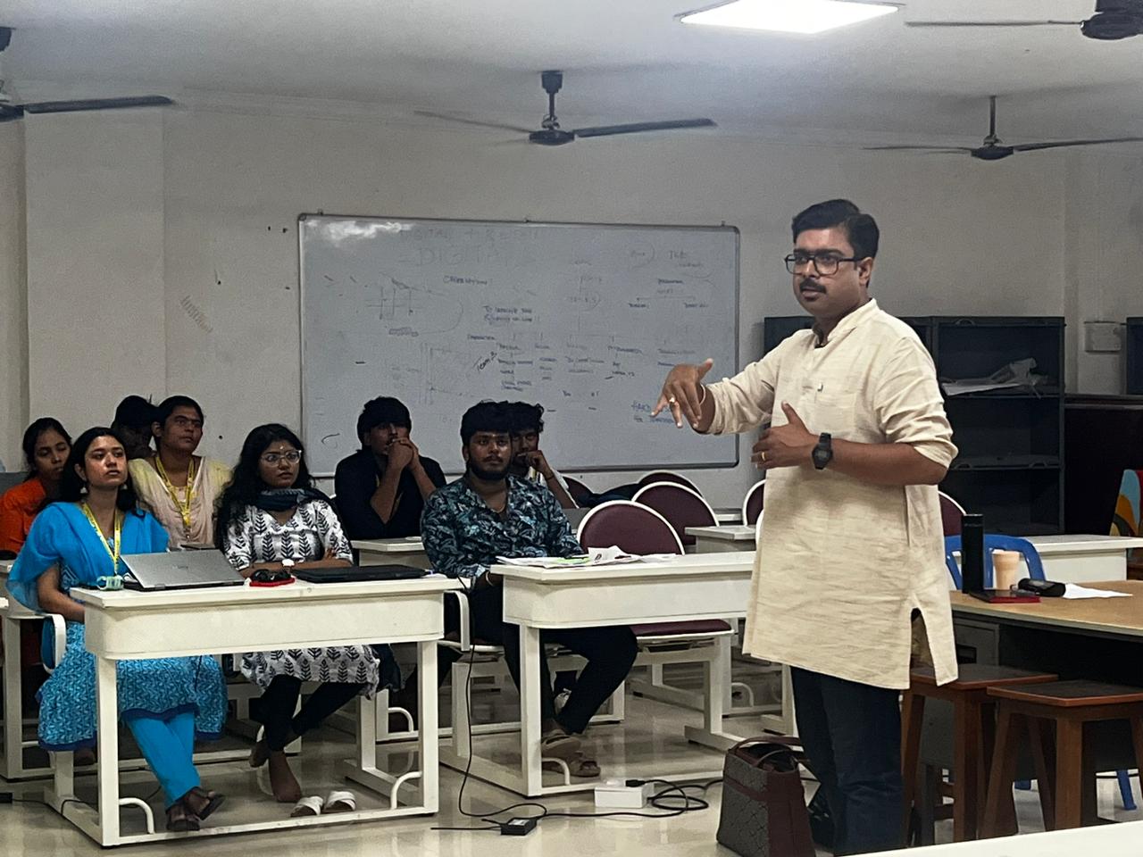Ar S Babjee delivering a guest lecture at an architecture college in Chennai (1)