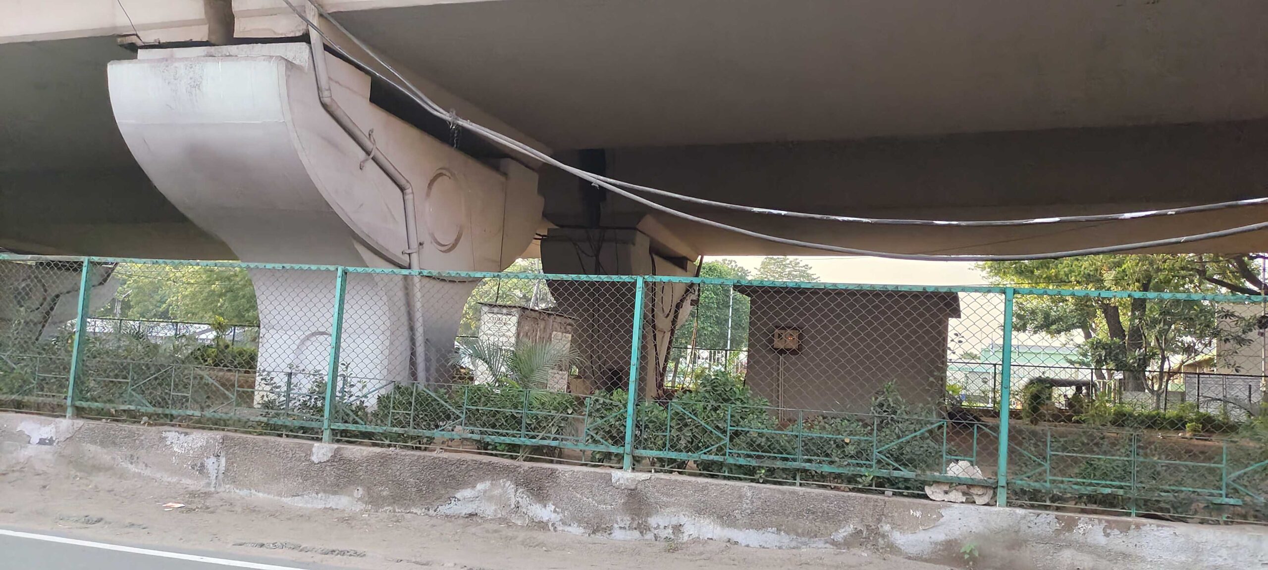 Space beneath the Vadapalani flyover, Chennai, before redevelopment (1)