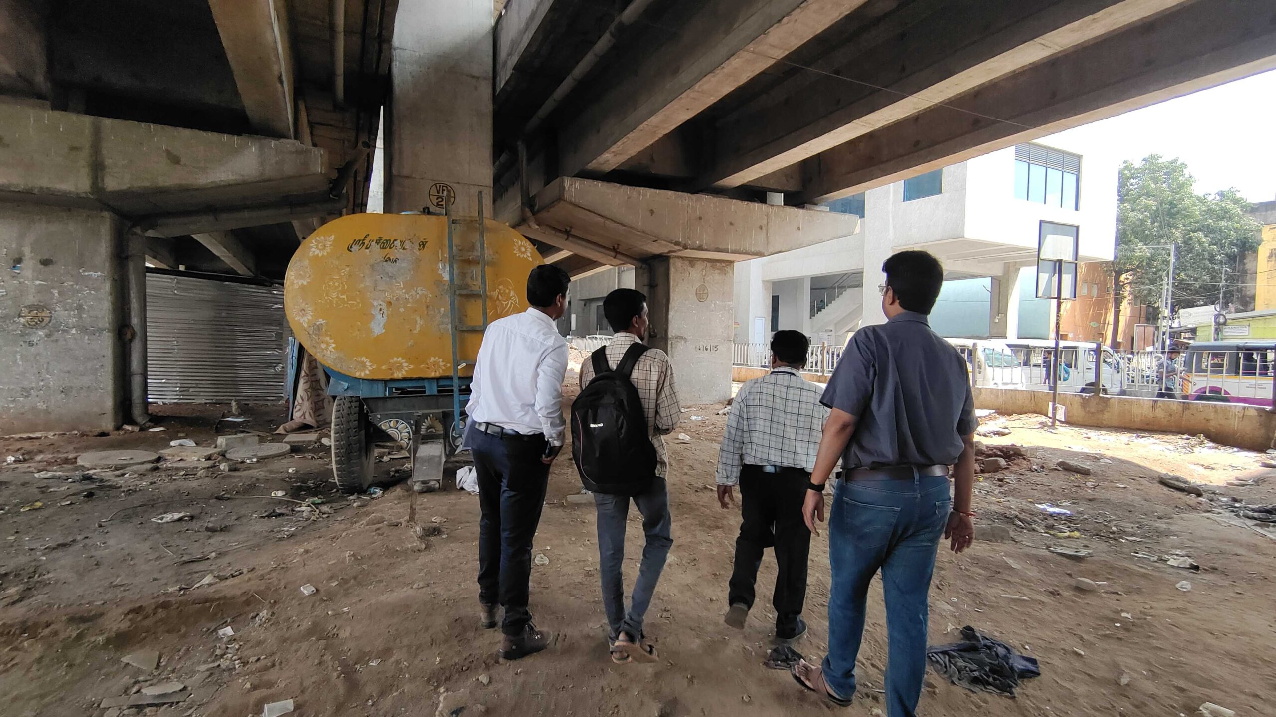 Space beneath the Vadapalani flyover, Chennai, before redevelopment (3)