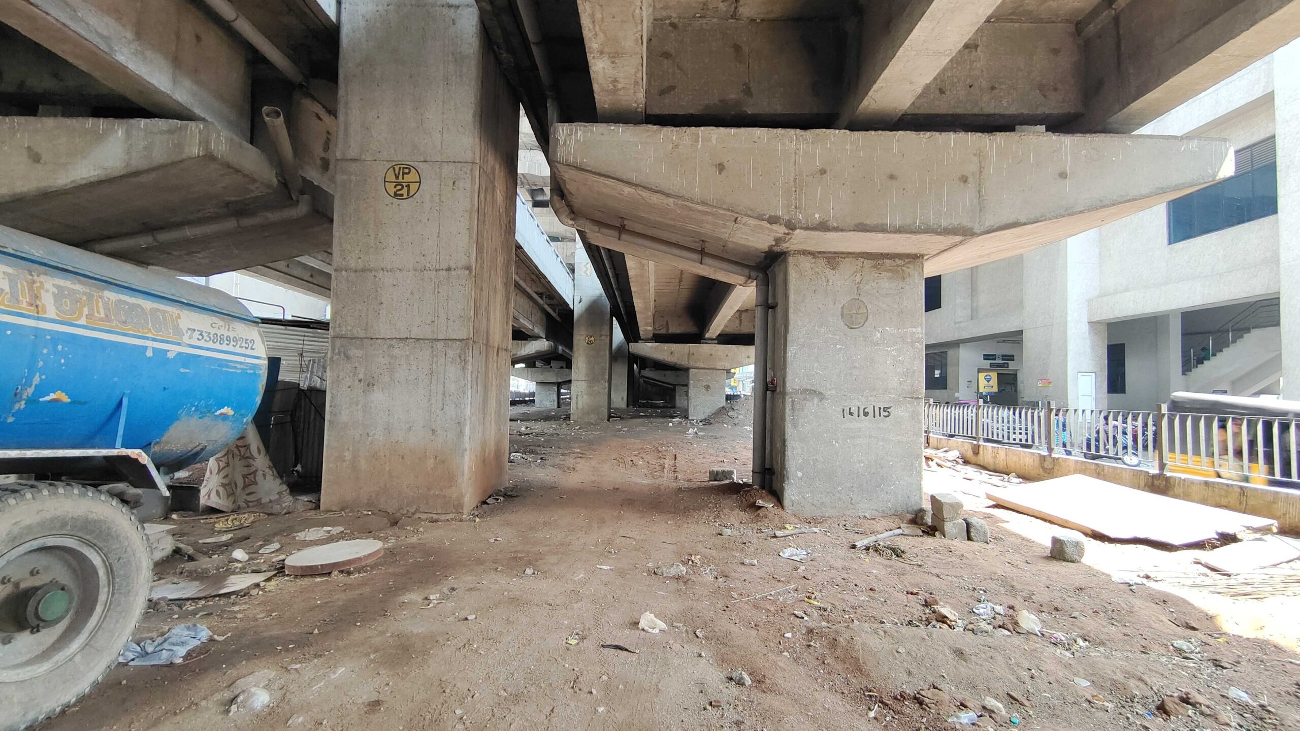 Space beneath the Vadapalani flyover, Chennai, before redevelopment (4)